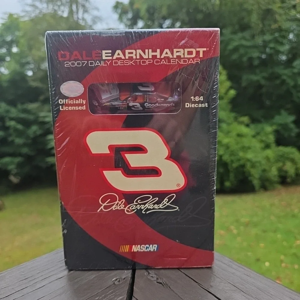 2007 Dale Earnhardt daily desktop calendar base with car NASCAR #3‎ New
